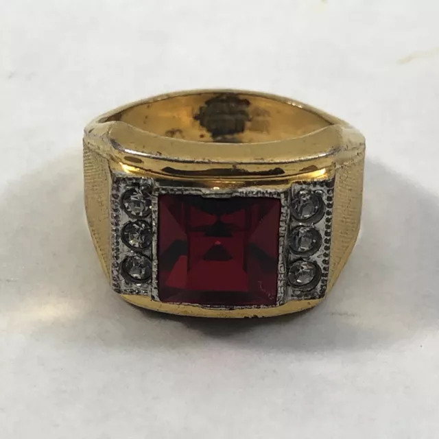 Red & White Stone Cocktail Ring 14kt Gold Electroplate Size 8 Vintage