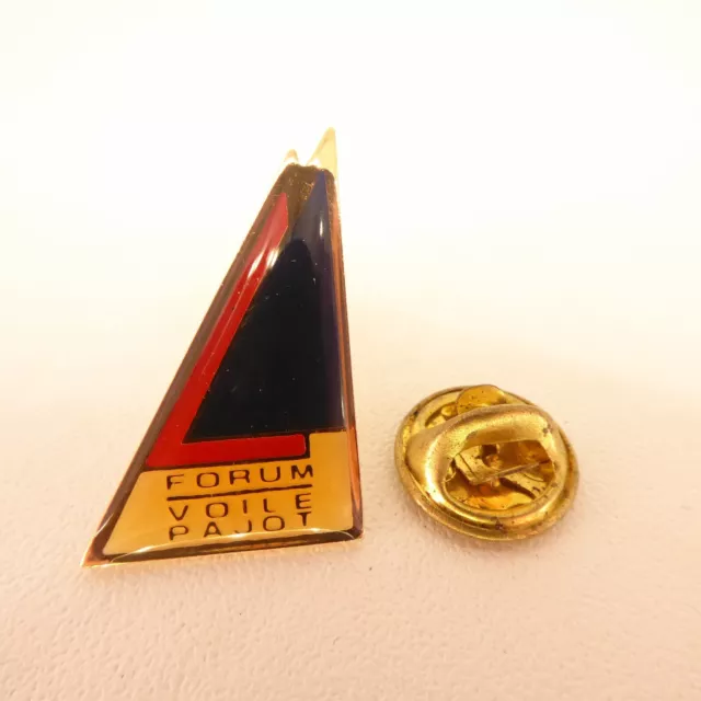 Pin's Pins Pin Badge -  VOILE - VOILIER - ARMATEUR -YATCHING - BATEAU / BOAT