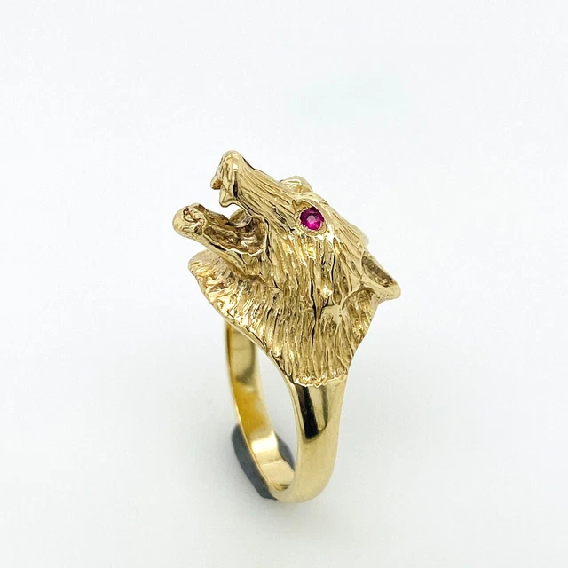Gents 9ct Yellow Gold Wolf Head Ring with Created Ruby Eyes  Size R1/2 Preloved