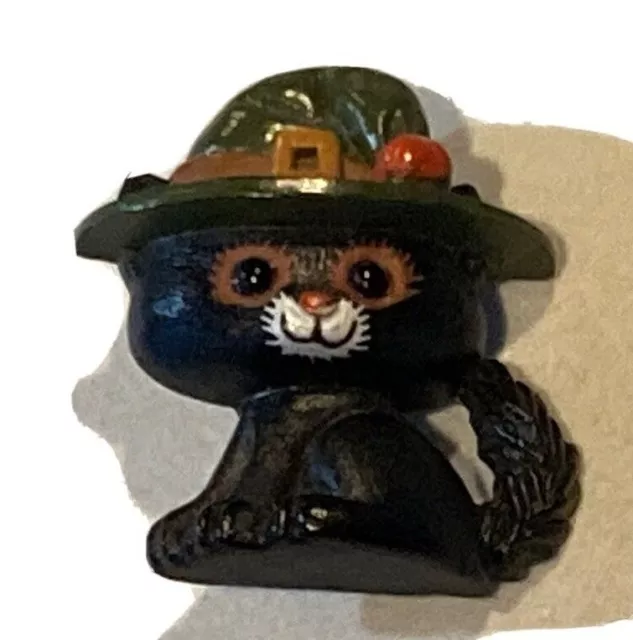 Vintage Hallmark Halloween Black Cat Kitten w/ Hat Pin Brooch Plastic Cute! A584