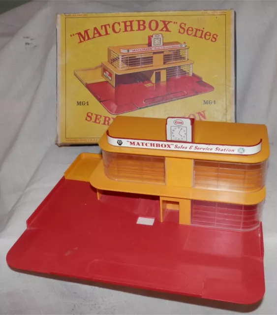 1960s.MATCHBOX LESNEY MG1 ESSO SERVICE STATION & ORIGINAL box.