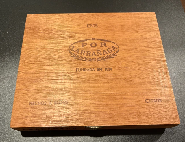 Vintage POR LARRANAGA Empty CIGAR BOX Dominican Republic - Great Condition