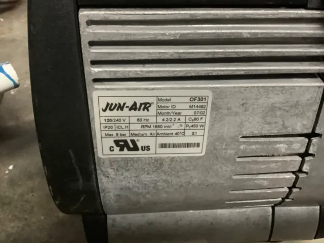 Jun-Air OF301 OIL-LESS ROCKING PISTON Motor Air Compressor working condition