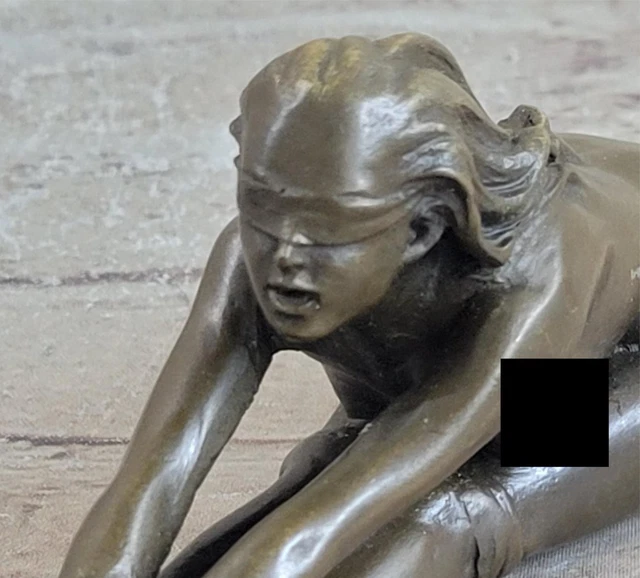 Statue érotique à système en bronze femme nue dans un hiboux