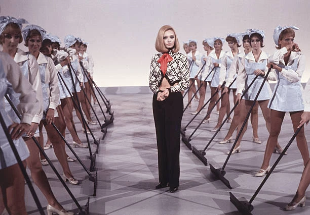 Italian Tv Presenter Actress Singer & Showgirl Raffaella Carr OLD PHOTO 21