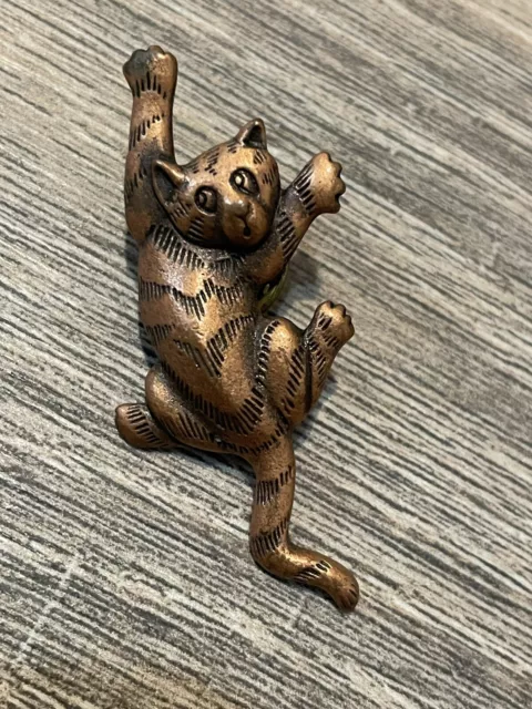 Vintage Cooper  tone JJ Jonette 1988 Climbing Cat Tabby Brooch Pin