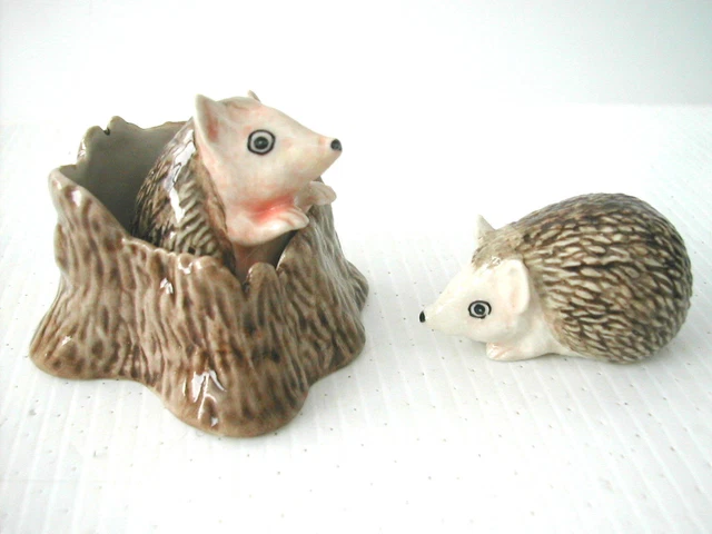 KLIMA E294 Miniature statuette en porcelaine - HÉRISSONS DANS UN TRONC HEDGEHOG