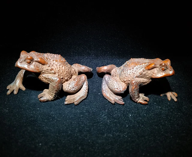 BY097 -  8.2 X 6.0 CM  Boxwood Carving Figurine Statue : Pair of Frogs