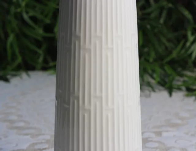 Sehr schöne hohe runde Vase mit Relief von Meissen in Weißporzellan 2.Wahl 2
