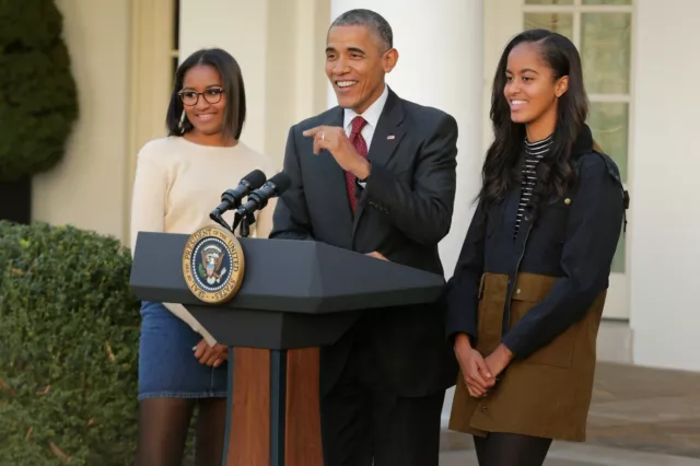 President Barack Obama and Daughters Malia & Sasha POSTER PICTURE PHOTO PRINT