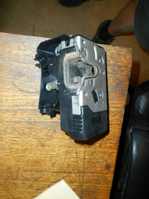 REAR DOOR CENTRAL locking lock catch solenoid vauxhall vivaro renault