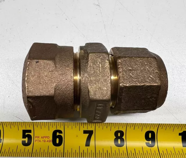 1-1/4" x 1" Mueller Straight Coupling Brass 110 CTS OD Compression H-15403N