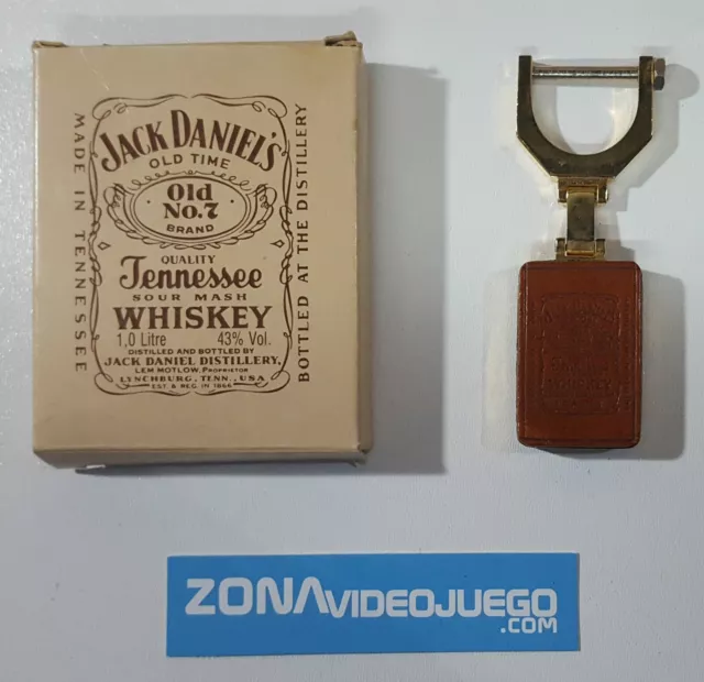 Llavero de Metal con Caja, Jack Daniel's. Antiguo.