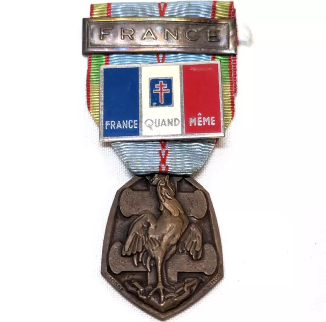 WW2 France campaign service medal & badge