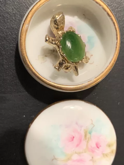 Vintage Jade 🐢 Turtle Lovers Brooch Pin With Hand Painted Porcelain Gift Box