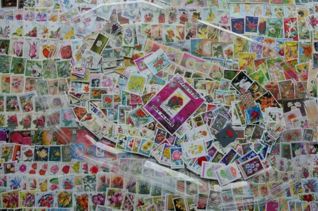 (LOT-VRAC 451) 1140 timbres du monde MOTIF FLEURS (photo dans le texte)