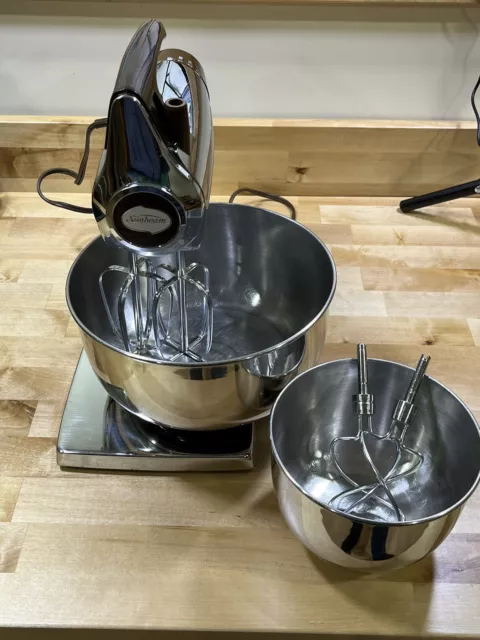 https://www.picclickimg.com/ReQAAOSwaZRlf0Ms/Vintage-Sunbeam-Mixmaster-12-Speed-Stand-Mixer-Chrome-Brown.webp