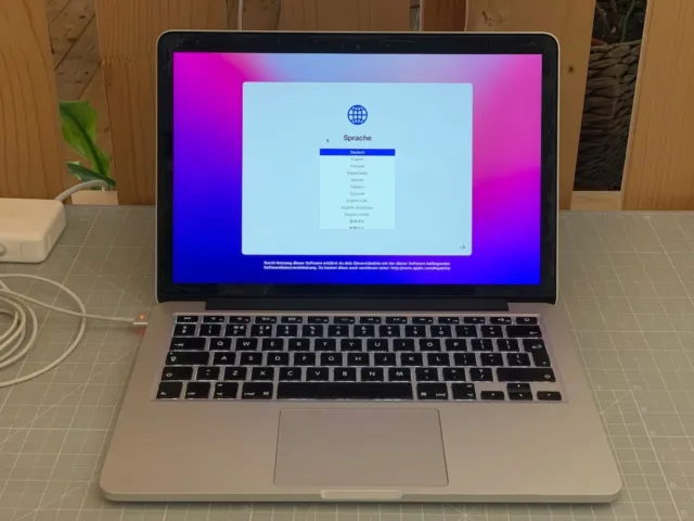 MacBook Pro 13", Early 2015 model, QWERTY, with 8GB RAM, 512GB SSD, 2.9GHz i5