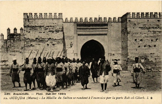CPA AK MAROC OUDJA - La Mhella du Sultan se rendant a l'exercice (199287)