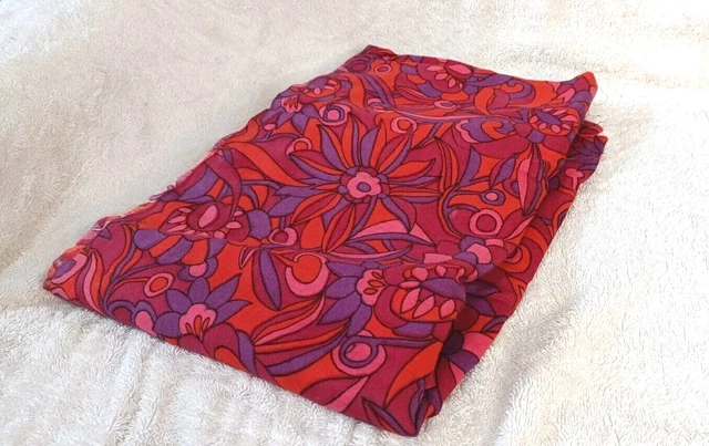 Vintage 1960s Psychedelic Fabric 92 x 284cm Vintage 1960s Psychedelic Fabric 92 x 284cm