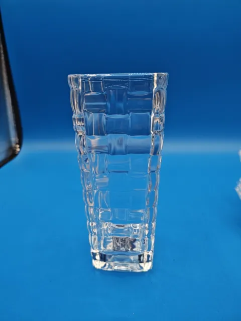 https://www.picclickimg.com/RewAAOSwbbhlldyy/Mikasa-Celebrations-575-Basketweave-glass-bud-vase-New.webp