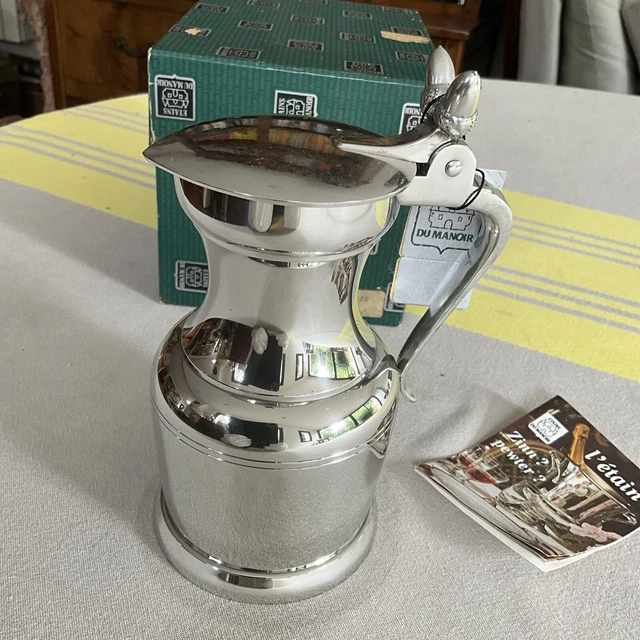 Tea and coffee set by LES ÉTAINS DU MANOIR in pewter, with
