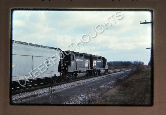 Original '69 Ektachrome Slide PC Penn Central 3172 GP40 Red C Paint action 36B55