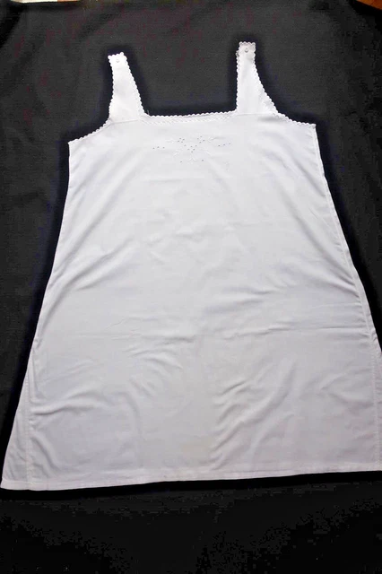 Ancienne chemise de jour / nuit en coton brodé époque 1900 J L