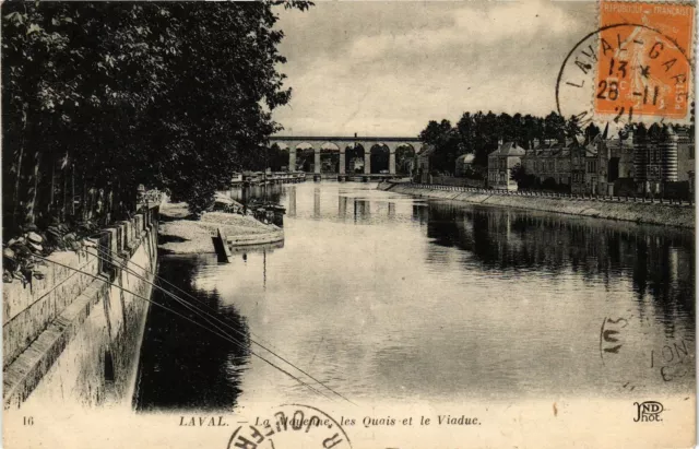 CPA Laval-La Mayenne les Quais et le Viaduc (186574)