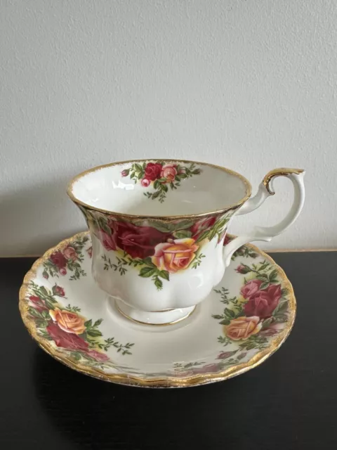 Vintage Old Country Roses 1962 Royal Albert Cup And Saucer Bone China England