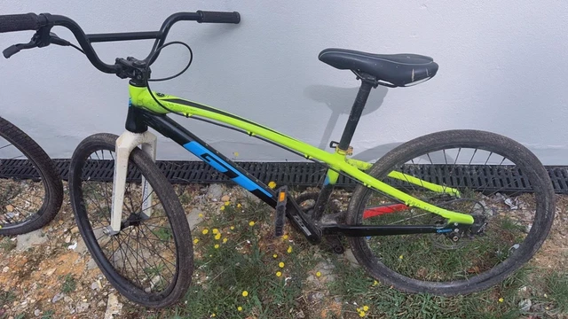 Bmx race Gt speed séries taille proxxxl (22 pouces) - Vélos