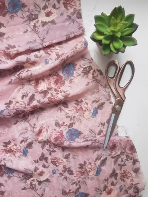 Robe en tissu mousseline de soie crêpe rose florale soyeuse jupe abaya artisanat matériau chemisier