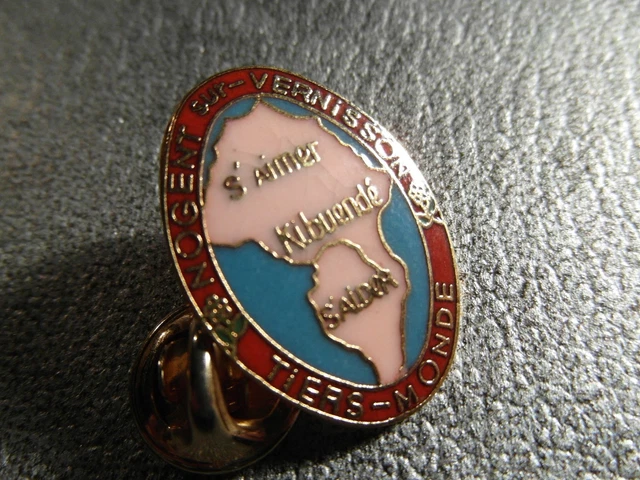 Pin's Les Saisies Savoie – Émaillé Grand Feu – Alpes Trophées – Rare