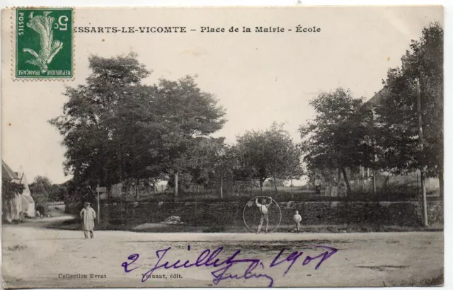 LES ESSARTS LE VICOMTE - Marne - CPA 51 - Place de la Mairie - école
