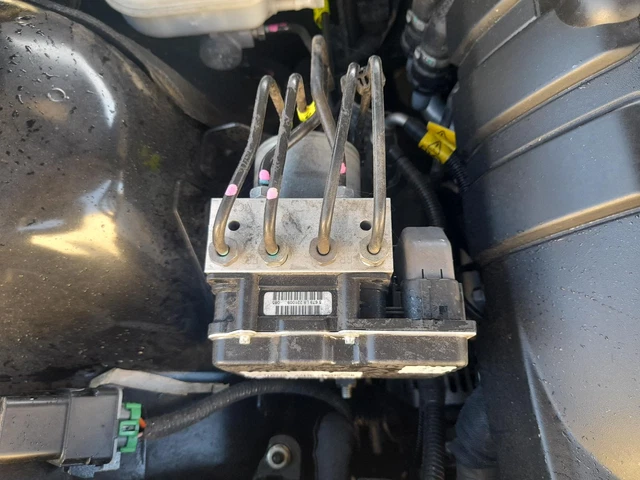 Vx Commodore Abs Module HOLDEN COMMODORE ABS Pump/Modulator Ve W/ Traction Control Type 08/06 ...