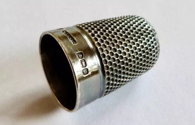 1910  Birmingham - Henry Griffith & Sons Ltd - Solid Silver - Thimble