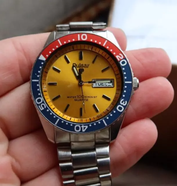 Vintage Pulsar Men's Watch Wristwatch Day Date Red Blue Gold Face Y563-6019 LOOK