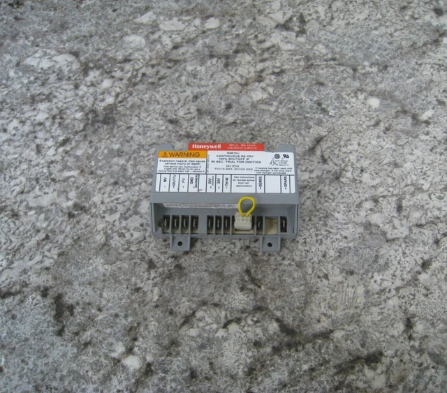 Honeywell S8610U1003 Furnace Ignition Control Circuit Board Module Free Shipping