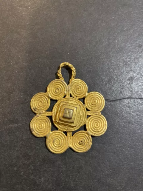 Vintage MMA Metropolitan Museum of Art Gold Tone Pendant