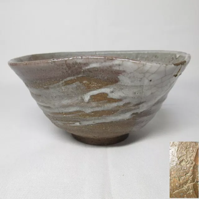 G1751: Japanese old RAKUZAN pottery tea bowl of good glaze of KAKEWAKE & HAKEME