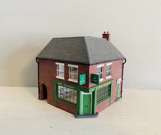 HORNBY OO GAUGE R8623 Skaledale Corner Terrace Off Licence *Unboxed