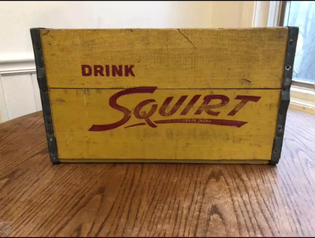 Vintage Squirt Bottling Co. Soda Pop Bottle Wooden Crate Carrier Flint Michigan