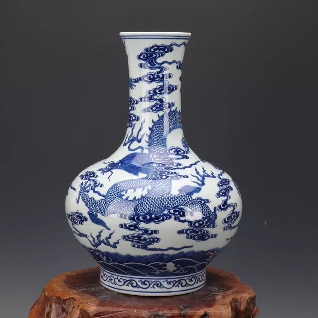 China Qing Dynasty Freehand Sketching Blue White Porcelain Dragon Shang Vase
