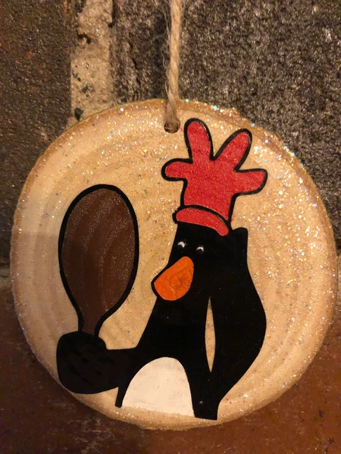 WALLACE AND GROMIT Penguin Feathers McGraw Wood Slice Christmas wallace-and-gromit-penguin-feathers-mcgraw-wood-slice-christmas