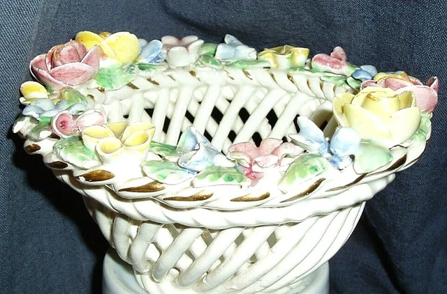 Panier ancien porcelaine treillis tissé et ajouré porcelaine décor fines fleurs