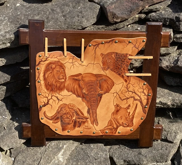 Mike Strachan südafrikanische Kunst Lederarbeiten Wandhänger