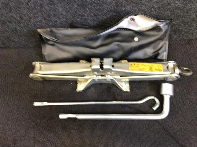 NISSAN Ad 2005 CBF-VHNY11 Toolkit 99550AL500 [Usato] [PA81079940]