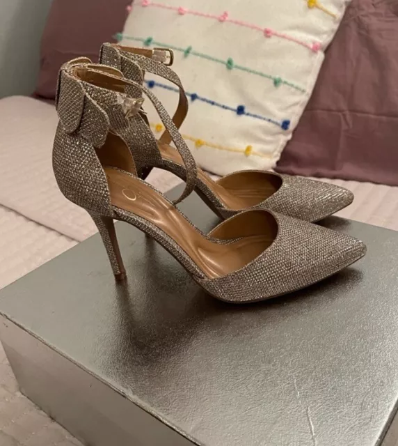Jessica Simpson Whispie Pump heels In Gold. Brand new