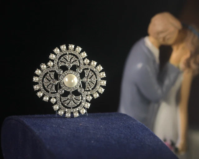 Broche Art Déco Dorée Florale - Strass Blanc, Style Vintage, Neuve Sans Emballage
