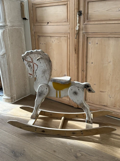 Cheval à bascule en bois ancien – Brocante La Vitrine